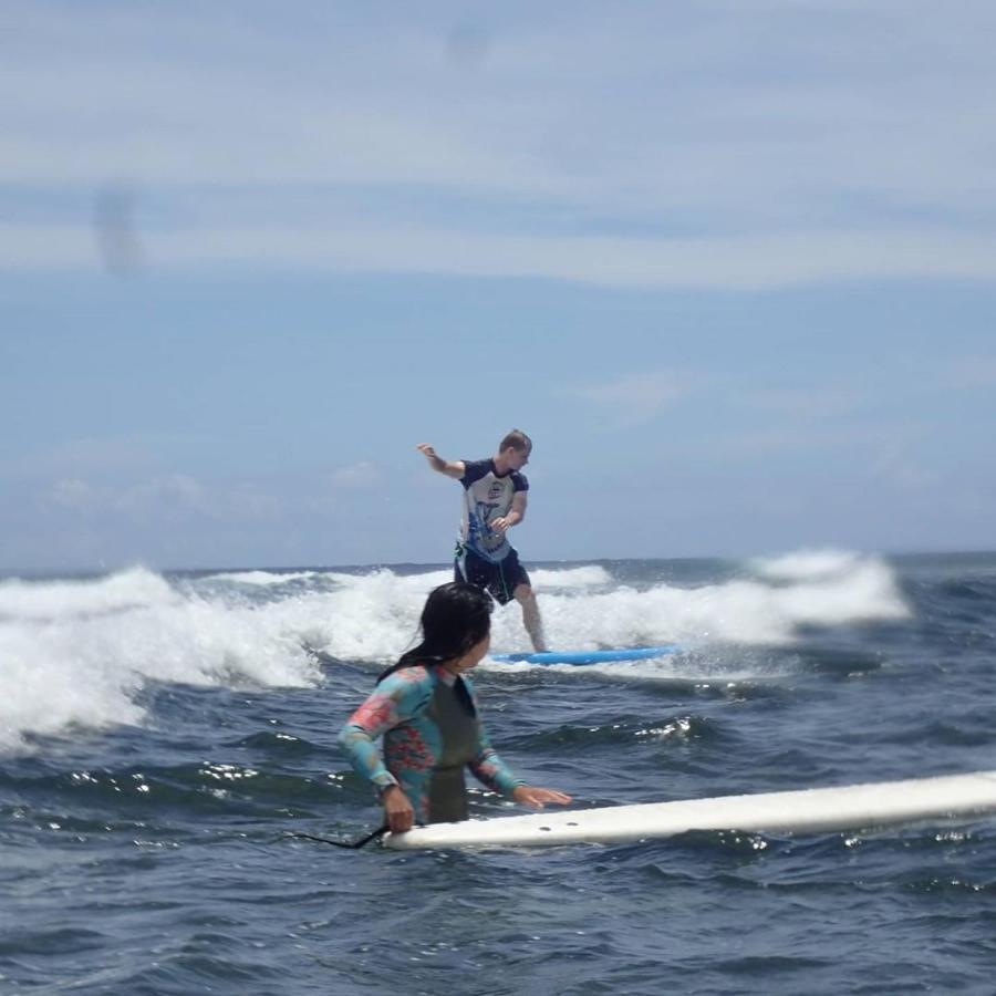 Tropical Surf House Okinawa Hotel Onna Exterior foto