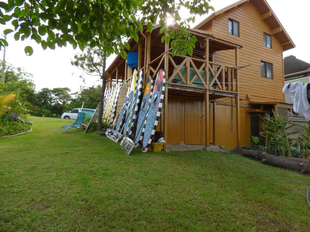 Tropical Surf House Okinawa Hotel Onna Exterior foto