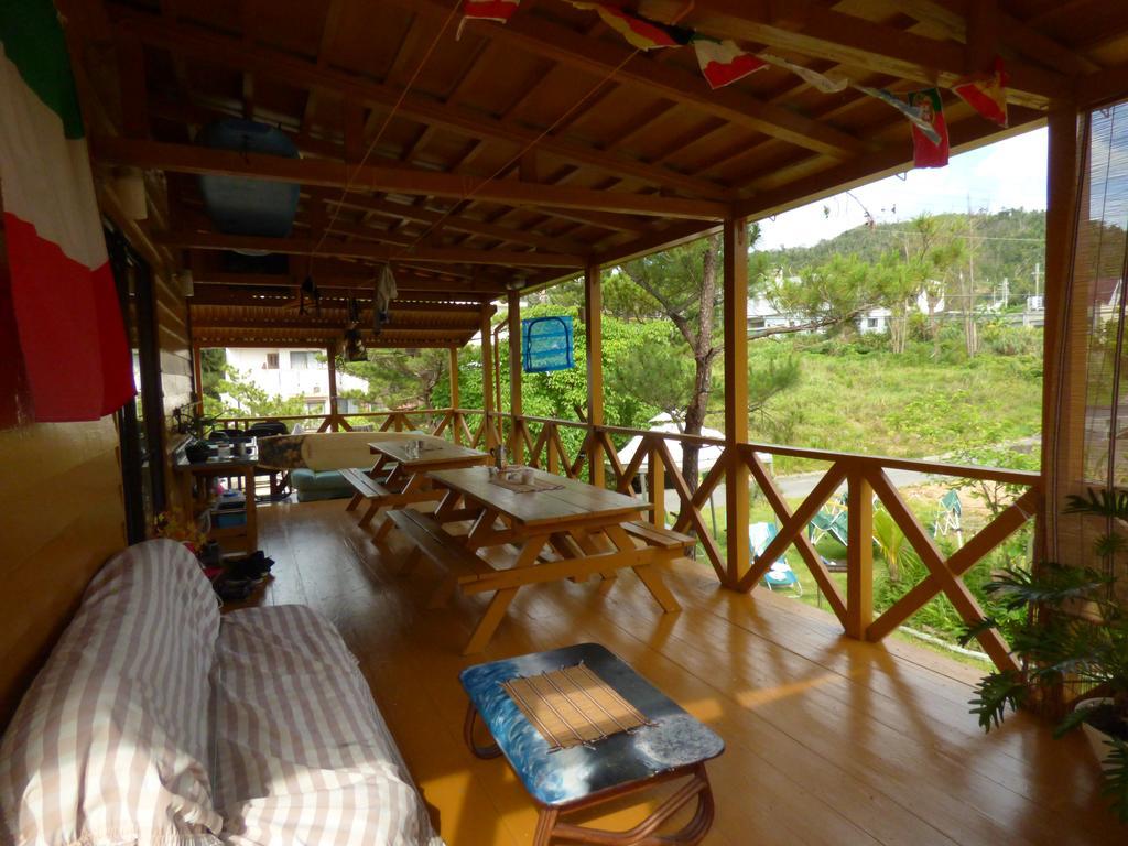 Tropical Surf House Okinawa Hotel Onna Exterior foto