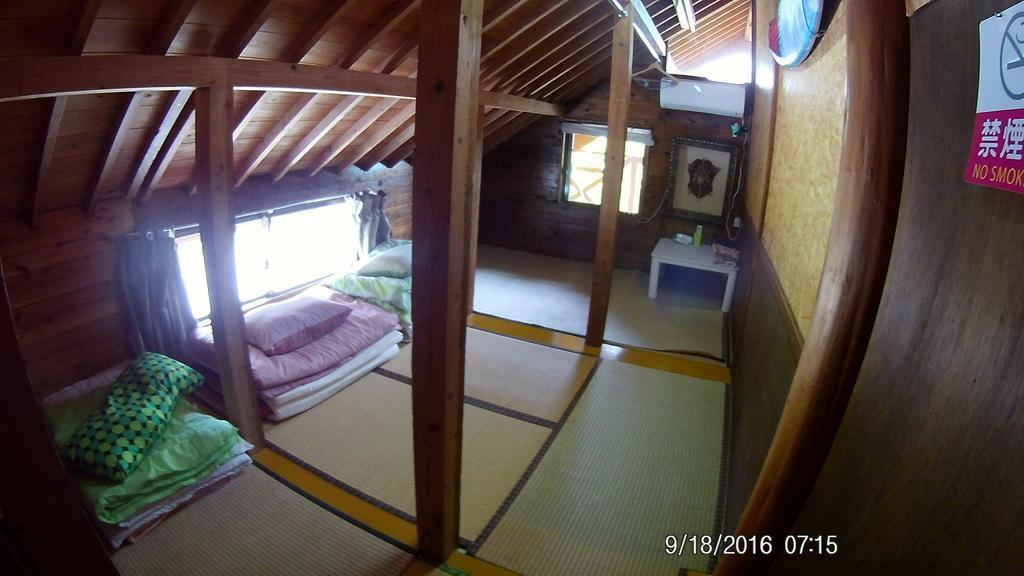 Tropical Surf House Okinawa Hotel Onna Exterior foto