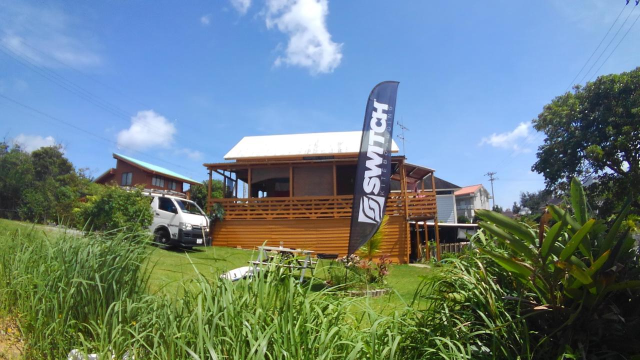 Tropical Surf House Okinawa Hotel Onna Exterior foto